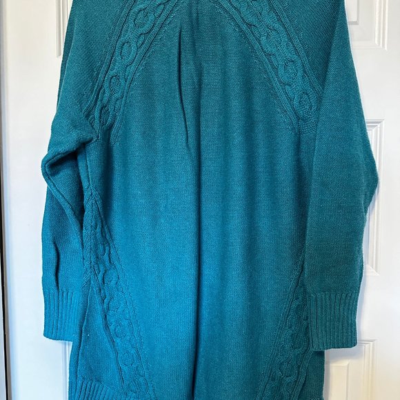 LL Bean V-Neck Cable Design Sweater - Picture 4 of 4